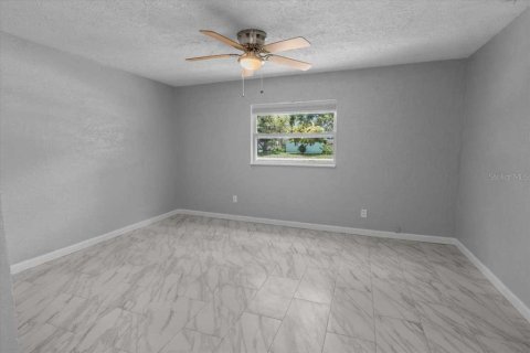 House in Saint Petersburg, Florida 4 bedrooms, 127.93 sq.m. № 1780295 - photo 26