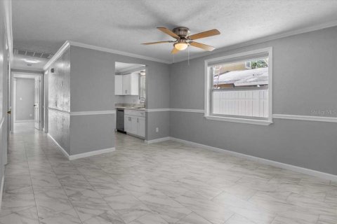House in Saint Petersburg, Florida 4 bedrooms, 127.93 sq.m. № 1780295 - photo 13