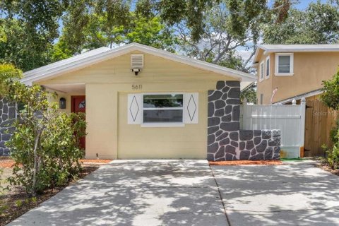 House in Saint Petersburg, Florida 4 bedrooms, 127.93 sq.m. № 1780295 - photo 2