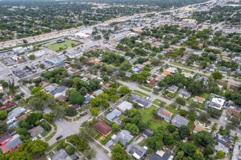 House in North Miami, Florida 2 bedrooms, 81.66 sq.m. № 2052776 - photo 20