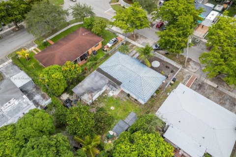 House in North Miami, Florida 2 bedrooms, 81.66 sq.m. № 2052776 - photo 22