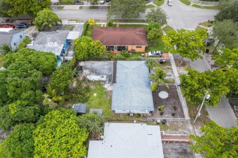 House in North Miami, Florida 2 bedrooms, 81.66 sq.m. № 2052776 - photo 23