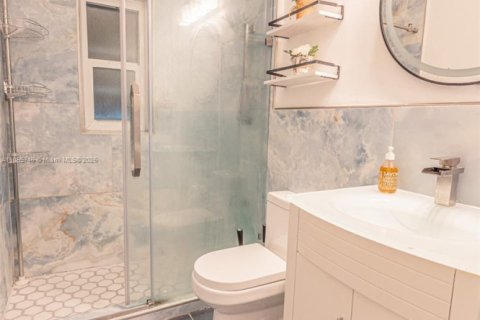 House in North Miami, Florida 2 bedrooms, 81.66 sq.m. № 2052776 - photo 10