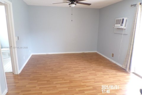 Condominio en venta en Pembroke Pines, Florida, 1 dormitorio, 75.34 m2 № 2152671 - foto 8