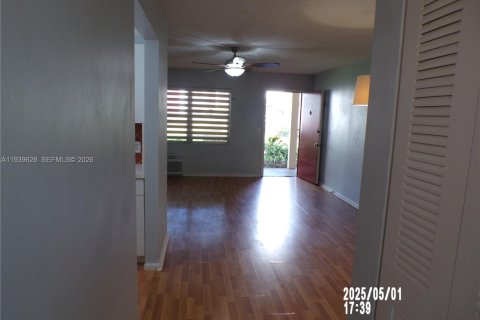 Condominio en venta en Pembroke Pines, Florida, 1 dormitorio, 75.34 m2 № 2152671 - foto 6