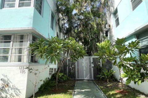 Studio à Condo à Miami Beach, Floride  № 2372009