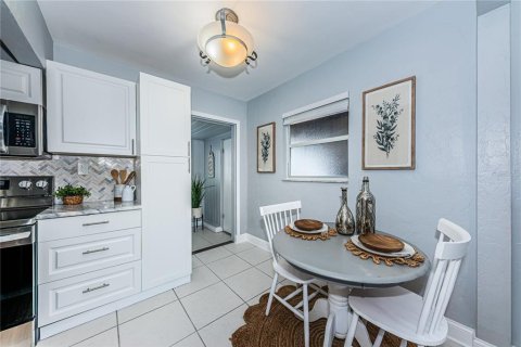 Купить виллу или дом в Сент-Питерсберг, Флорида 7 комнат, 111.67м2, № 2337453 - фото 17