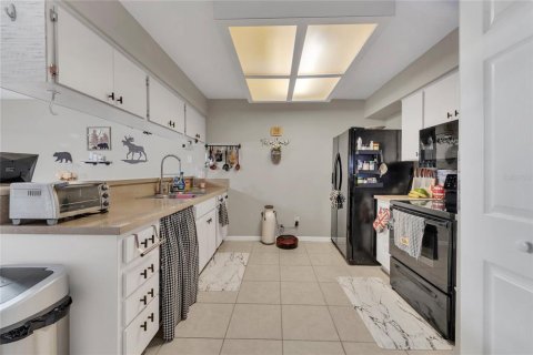 Condo in Land O' Lakes, Florida, 2 bedrooms  № 1870617 - photo 4