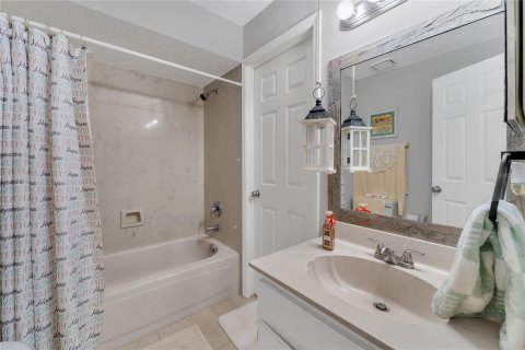 Condo in Land O' Lakes, Florida, 2 bedrooms  № 1870617 - photo 17