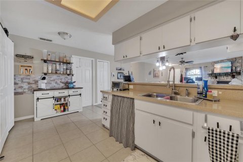 Condo in Land O' Lakes, Florida, 2 bedrooms  № 1870617 - photo 7
