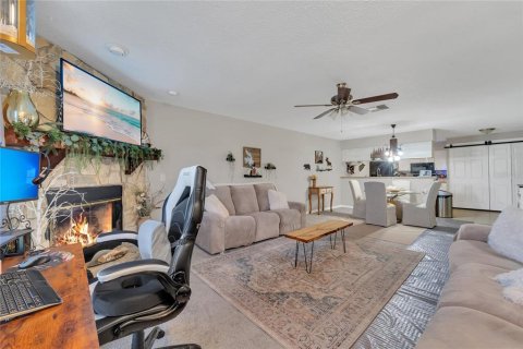 Condo in Land O' Lakes, Florida, 2 bedrooms  № 1870617 - photo 2