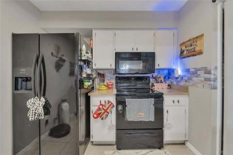 Condo in Land O' Lakes, Florida, 2 bedrooms  № 1870617 - photo 5