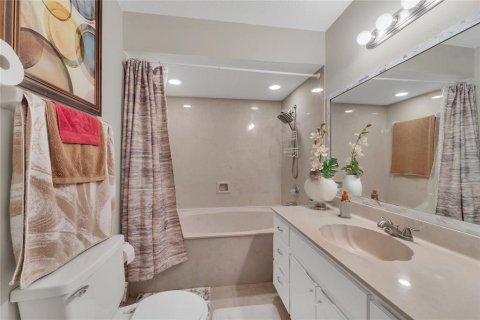 Condo in Land O' Lakes, Florida, 2 bedrooms  № 1870617 - photo 13