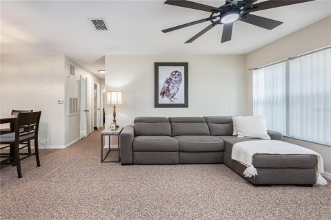 Condo in Orange City, Florida, 3 bedrooms  № 2224592 - photo 11
