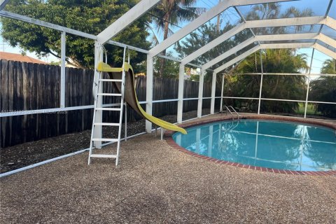 Casa en venta en Miami Gardens, Florida, 3 dormitorios, 185.8 m2 № 1986749 - foto 17