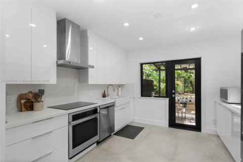 Villa ou maison à vendre à Fort Lauderdale, Floride: 3 chambres, 112.23 m2 № 1643862 - photo 1
