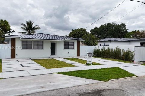 Casa en venta en Miami, Florida, 4 dormitorios, 163.51 m2 № 2265064 - foto 3
