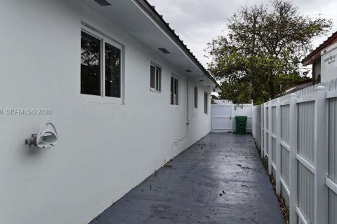 Casa en venta en Miami, Florida, 4 dormitorios, 163.51 m2 № 2265064 - foto 25