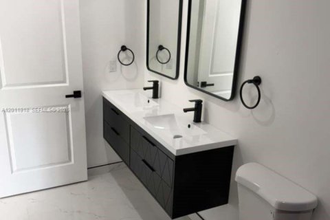 Casa en venta en Miami, Florida, 4 dormitorios, 163.51 m2 № 2265064 - foto 14