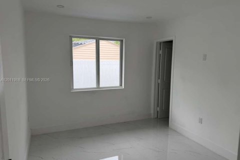 Casa en venta en Miami, Florida, 4 dormitorios, 163.51 m2 № 2265064 - foto 16
