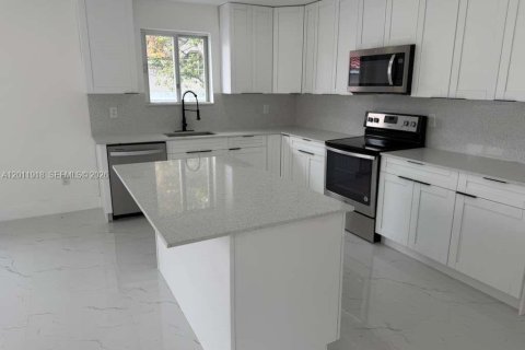 Casa en venta en Miami, Florida, 4 dormitorios, 163.51 m2 № 2265064 - foto 19