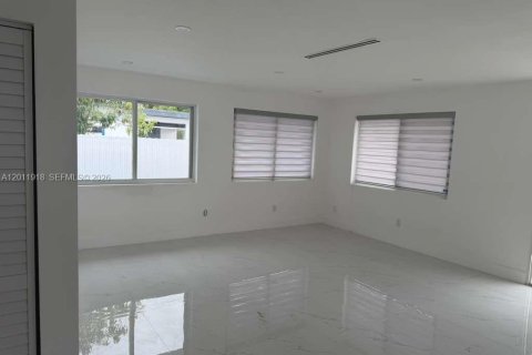 Casa en venta en Miami, Florida, 4 dormitorios, 163.51 m2 № 2265064 - foto 7