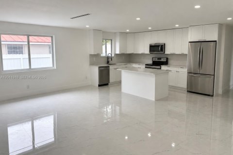 Casa en venta en Miami, Florida, 4 dormitorios, 163.51 m2 № 2265064 - foto 5