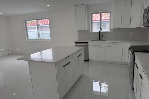 Casa en venta en Miami, Florida, 4 dormitorios, 163.51 m2 № 2265064 - foto 21