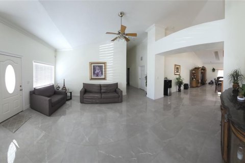 Casa en venta en Tampa, Florida, 3 dormitorios, 215.35 m2 № 2196442 - foto 13