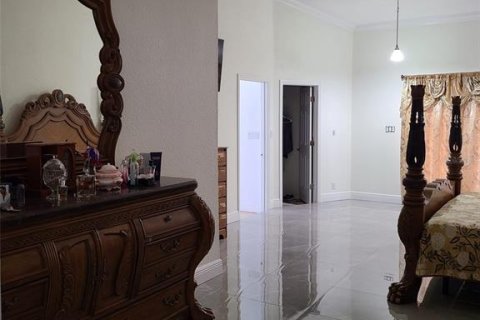 Casa en venta en Tampa, Florida, 3 dormitorios, 215.35 m2 № 2196442 - foto 19
