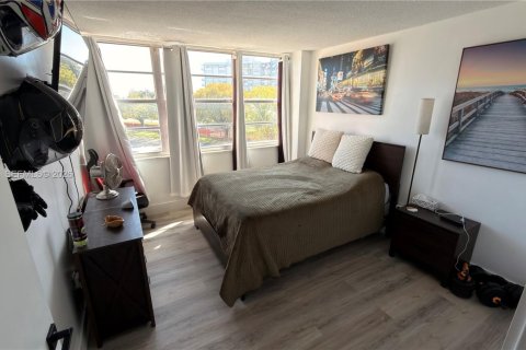 Купить кондоминиум в Майами, Флорида 1 комната, 105.91м2, № 2051910 - фото 14