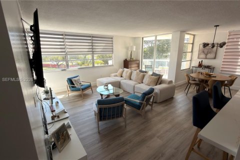 Купить кондоминиум в Майами, Флорида 1 комната, 105.91м2, № 2051910 - фото 3