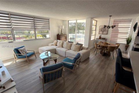 Купить кондоминиум в Майами, Флорида 1 комната, 105.91м2, № 2051910 - фото 5