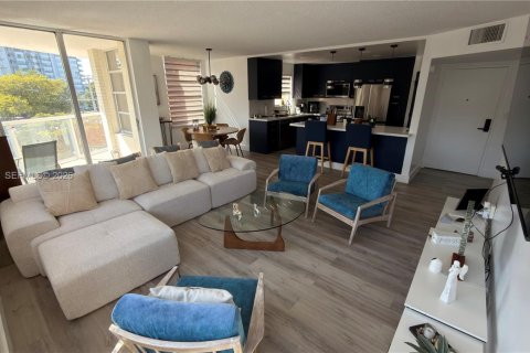 Купить кондоминиум в Майами, Флорида 1 комната, 105.91м2, № 2051910 - фото 2