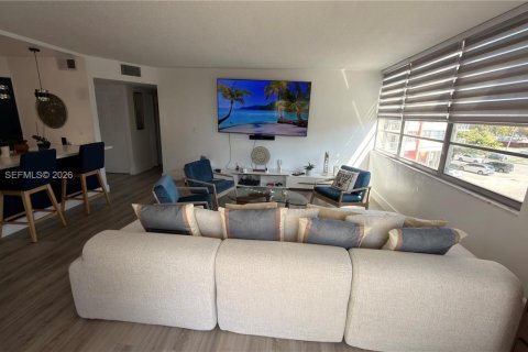 Купить кондоминиум в Майами, Флорида 1 комната, 105.91м2, № 2051910 - фото 15