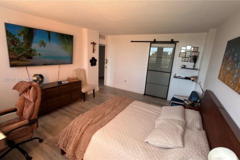 Купить кондоминиум в Майами, Флорида 1 комната, 105.91м2, № 2051910 - фото 26