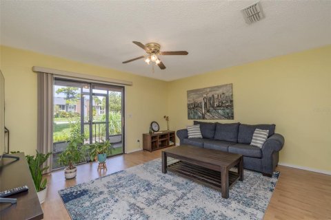 Condo in Daytona Beach, Florida, 2 bedrooms  № 2383749 - photo 7