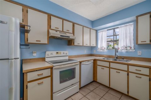 Condo in Daytona Beach, Florida, 2 bedrooms  № 2383749 - photo 15
