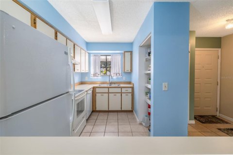 Condo in Daytona Beach, Florida, 2 bedrooms  № 2383749 - photo 14