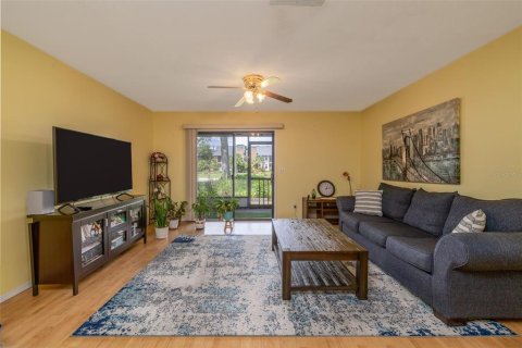 Condo in Daytona Beach, Florida, 2 bedrooms  № 2383749 - photo 6