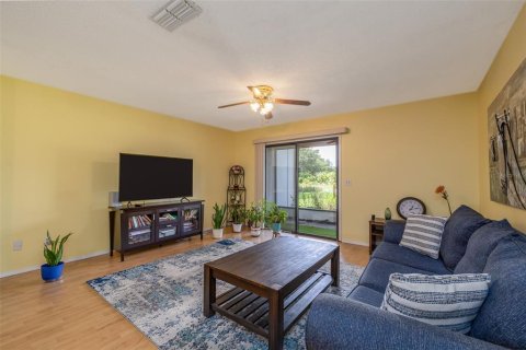 Condo in Daytona Beach, Florida, 2 bedrooms  № 2383749 - photo 9