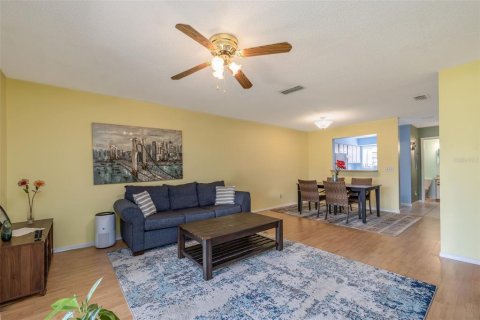 Condo in Daytona Beach, Florida, 2 bedrooms  № 2383749 - photo 8