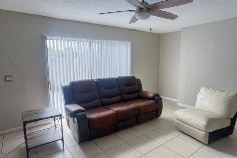 Adosado en venta en Palm Springs, Florida, 2 dormitorios, 114.46 m2 № 2177050 - foto 2