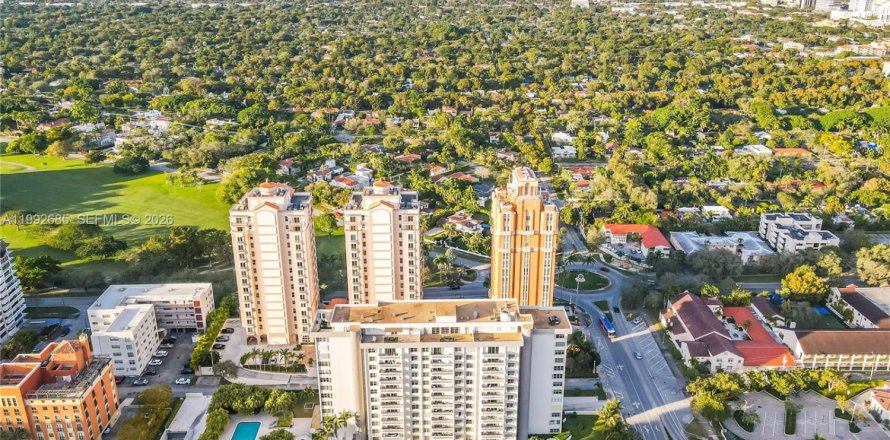 Condominio en Coral Gables, Florida, 2 dormitorios  № 2057161