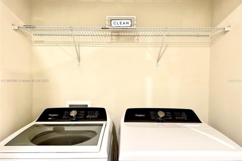 Condo in Kissimmee, Florida, 3 bedrooms  № 1956051 - photo 12