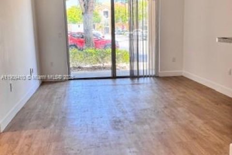 Condo in Tamarac, Florida, 2 bedrooms  № 1965150 - photo 3