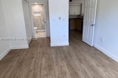 Condo in Tamarac, Florida, 2 bedrooms  № 1965150 - photo 6