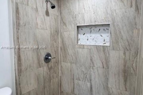 Condo in Tamarac, Florida, 2 bedrooms  № 1965150 - photo 10