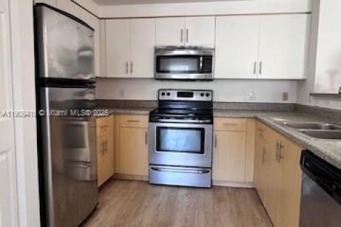 Condo in Tamarac, Florida, 2 bedrooms  № 1965150 - photo 1