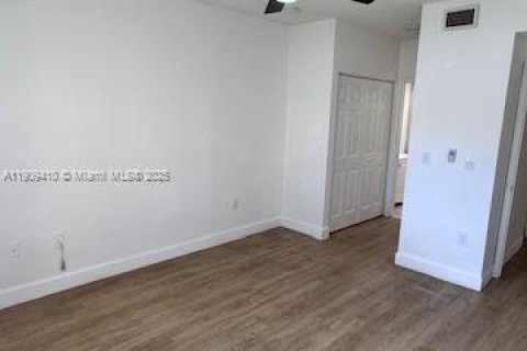 Condo in Tamarac, Florida, 2 bedrooms  № 1965150 - photo 5